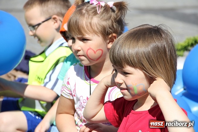 Zdjęcie w galerii na portalu naszraciborz.pl: Studencki happening na raciborskim Rynku wiadomości z regionu