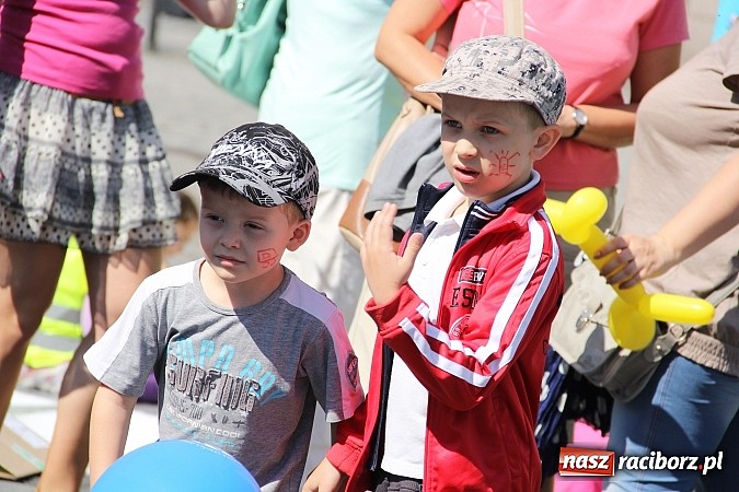 Zdjęcie w galerii na portalu naszraciborz.pl: Studencki happening na raciborskim Rynku wiadomości z regionu