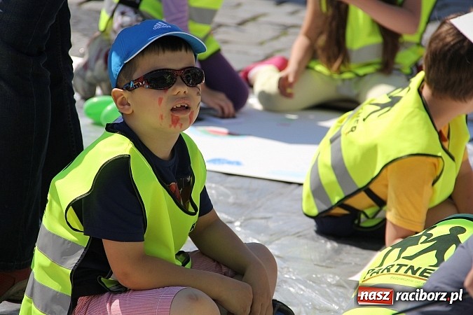 Zdjęcie w galerii na portalu naszraciborz.pl: Studencki happening na raciborskim Rynku wiadomości z regionu