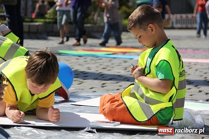 Zdjęcie w galerii na portalu naszraciborz.pl: Studencki happening na raciborskim Rynku wiadomości z regionu