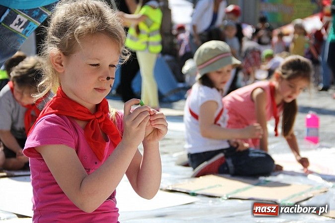 Zdjęcie w galerii na portalu naszraciborz.pl: Studencki happening na raciborskim Rynku wiadomości z regionu