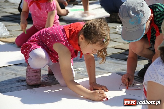 Zdjęcie w galerii na portalu naszraciborz.pl: Studencki happening na raciborskim Rynku wiadomości z regionu