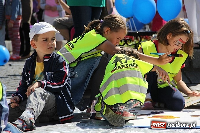Zdjęcie w galerii na portalu naszraciborz.pl: Studencki happening na raciborskim Rynku wiadomości z regionu