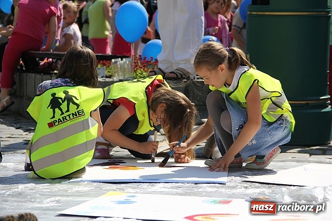Zdjęcie w galerii na portalu naszraciborz.pl: Studencki happening na raciborskim Rynku wiadomości z regionu