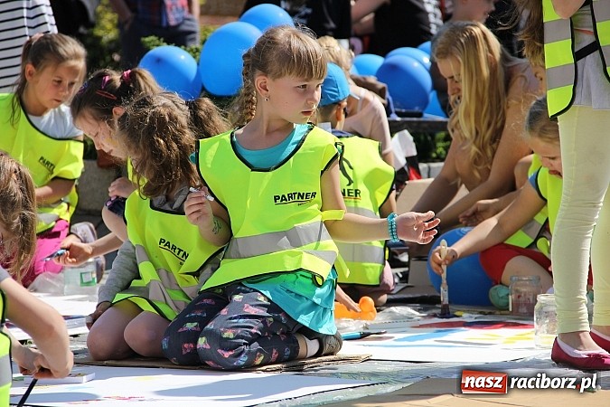 Zdjęcie w galerii na portalu naszraciborz.pl: Studencki happening na raciborskim Rynku wiadomości z regionu