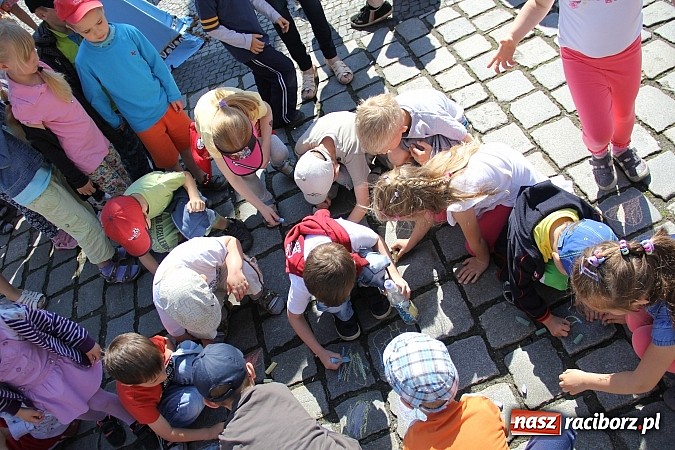 Zdjęcie w galerii na portalu naszraciborz.pl: Studencki happening na raciborskim Rynku wiadomości z regionu