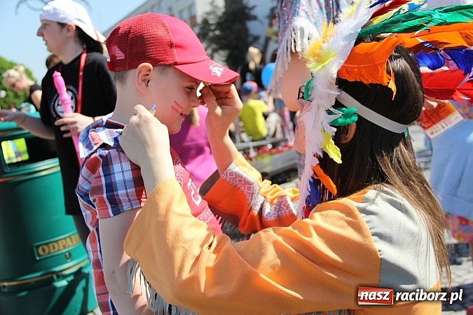 Zdjęcie w galerii na portalu naszraciborz.pl: Studencki happening na raciborskim Rynku wiadomości z regionu