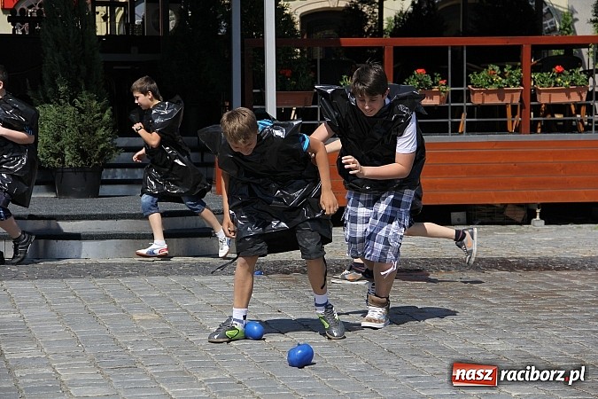 Zdjęcie w galerii na portalu naszraciborz.pl: Studencki happening na raciborskim Rynku wiadomości z regionu