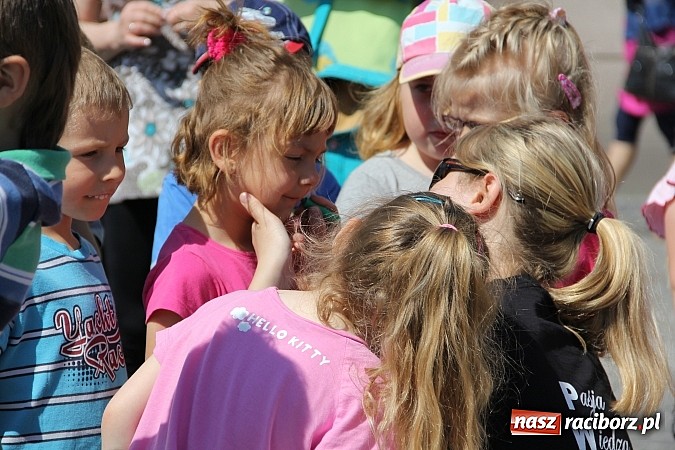 Zdjęcie w galerii na portalu naszraciborz.pl: Studencki happening na raciborskim Rynku wiadomości z regionu