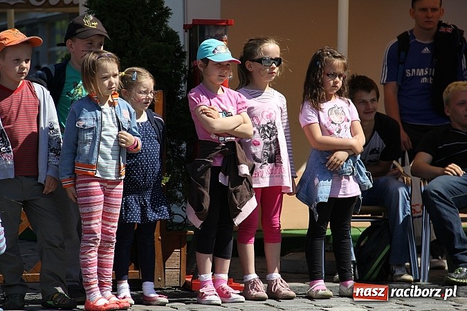 Zdjęcie w galerii na portalu naszraciborz.pl: Studencki happening na raciborskim Rynku wiadomości z regionu