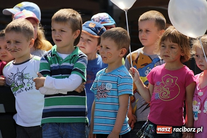 Zdjęcie w galerii na portalu naszraciborz.pl: Studencki happening na raciborskim Rynku wiadomości z regionu