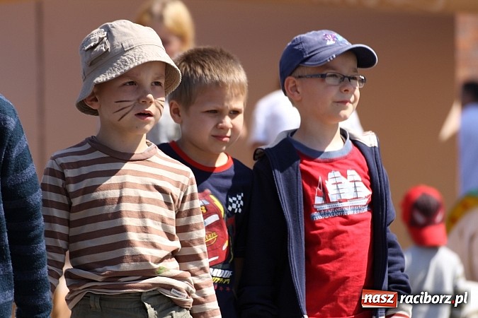 Zdjęcie w galerii na portalu naszraciborz.pl: Studencki happening na raciborskim Rynku wiadomości z regionu