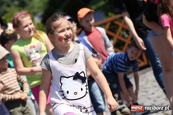 Zdjęcie w galerii na portalu naszraciborz.pl: Studencki happening na raciborskim Rynku wiadomości z regionu