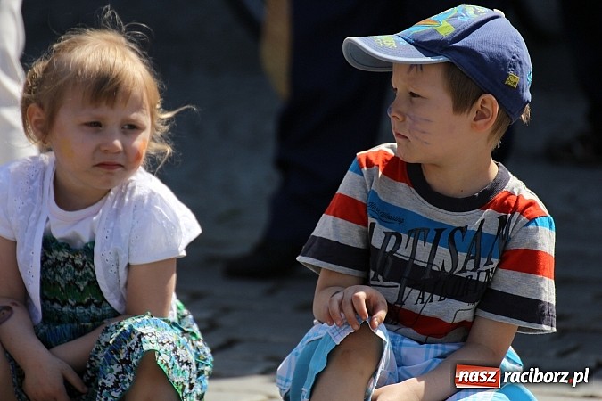 Zdjęcie w galerii na portalu naszraciborz.pl: Studencki happening na raciborskim Rynku wiadomości z regionu