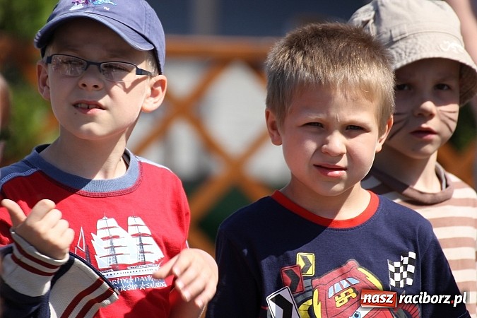 Zdjęcie w galerii na portalu naszraciborz.pl: Studencki happening na raciborskim Rynku wiadomości z regionu
