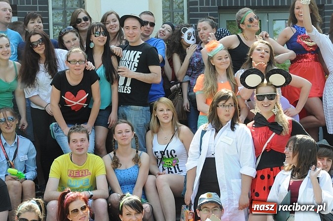 Zdjęcie w galerii na portalu naszraciborz.pl: Raciborskie Juwenalia - przemarsz studentów wiadomości z regionu