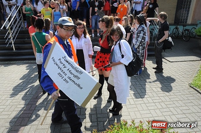 Zdjęcie w galerii na portalu naszraciborz.pl: Raciborskie Juwenalia - przemarsz studentów wiadomości z regionu