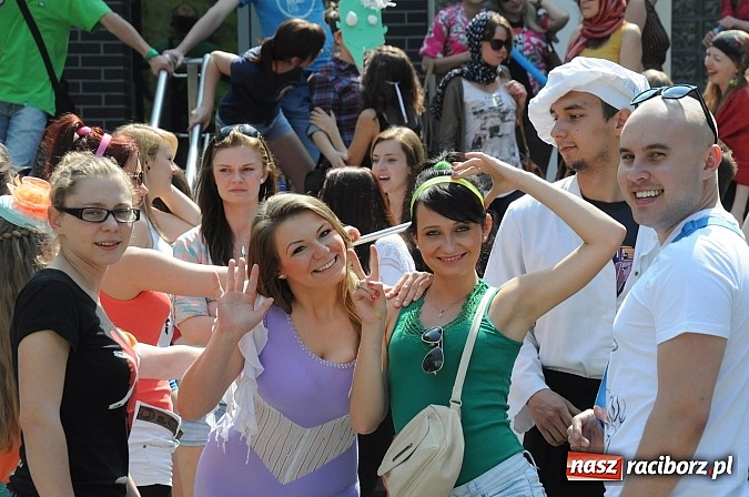Zdjęcie w galerii na portalu naszraciborz.pl: Raciborskie Juwenalia - przemarsz studentów wiadomości z regionu
