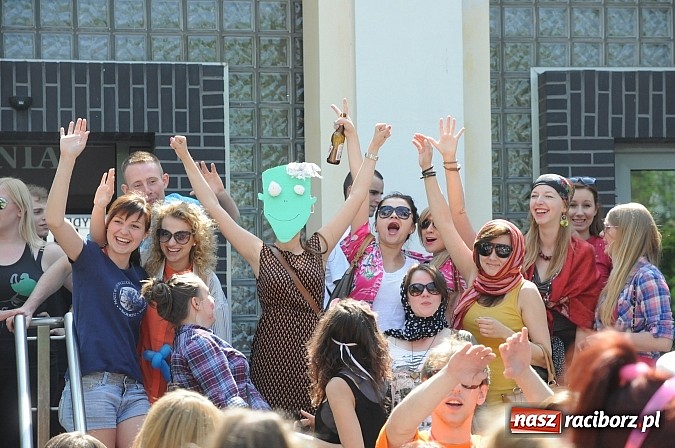 Zdjęcie w galerii na portalu naszraciborz.pl: Raciborskie Juwenalia - przemarsz studentów wiadomości z regionu