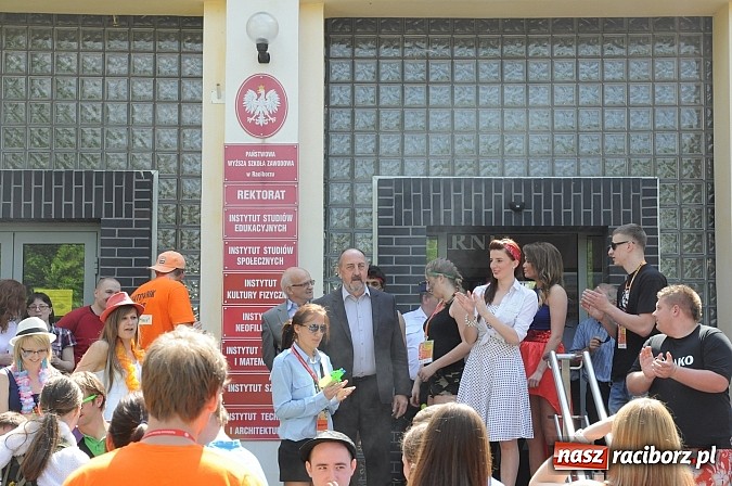 Zdjęcie w galerii na portalu naszraciborz.pl: Raciborskie Juwenalia - przemarsz studentów wiadomości z regionu