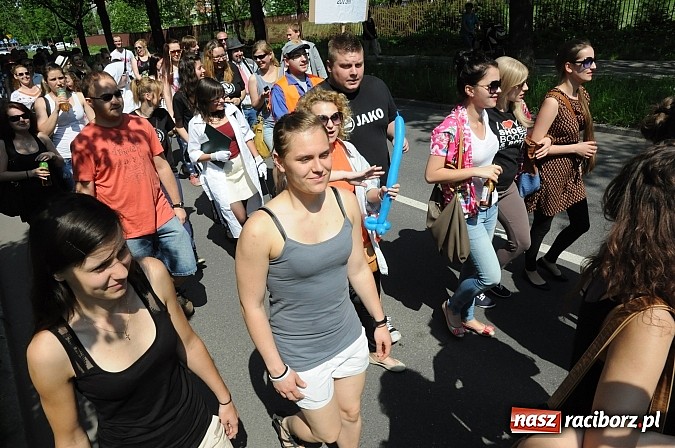 Zdjęcie w galerii na portalu naszraciborz.pl: Raciborskie Juwenalia - przemarsz studentów wiadomości z regionu