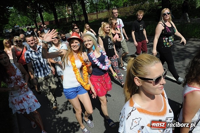 Zdjęcie w galerii na portalu naszraciborz.pl: Raciborskie Juwenalia - przemarsz studentów wiadomości z regionu