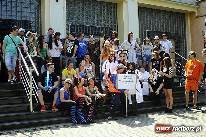 Zdjęcie w galerii na portalu naszraciborz.pl: Raciborskie Juwenalia - przemarsz studentów wiadomości z regionu