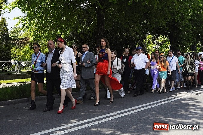Zdjęcie w galerii na portalu naszraciborz.pl: Raciborskie Juwenalia - przemarsz studentów wiadomości z regionu