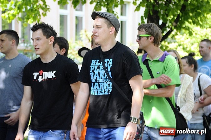 Zdjęcie w galerii na portalu naszraciborz.pl: Raciborskie Juwenalia - przemarsz studentów wiadomości z regionu