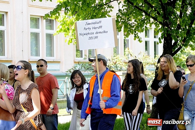 Zdjęcie w galerii na portalu naszraciborz.pl: Raciborskie Juwenalia - przemarsz studentów wiadomości z regionu