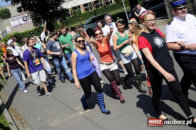 Zdjęcie w galerii na portalu naszraciborz.pl: Raciborskie Juwenalia - przemarsz studentów wiadomości z regionu