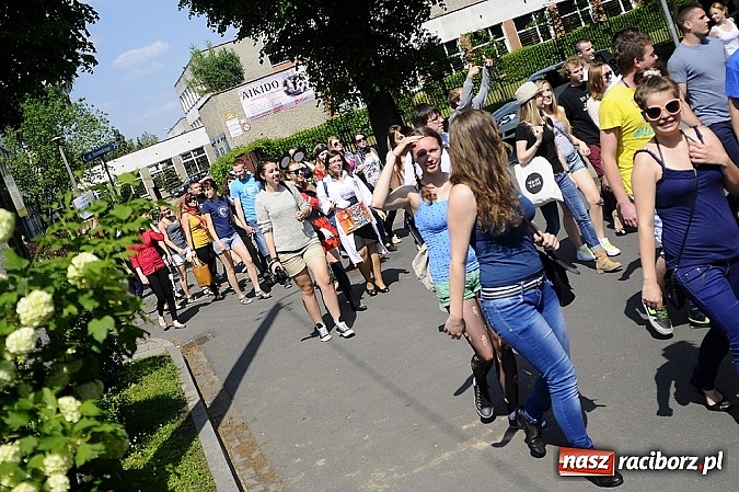Zdjęcie w galerii na portalu naszraciborz.pl: Raciborskie Juwenalia - przemarsz studentów wiadomości z regionu