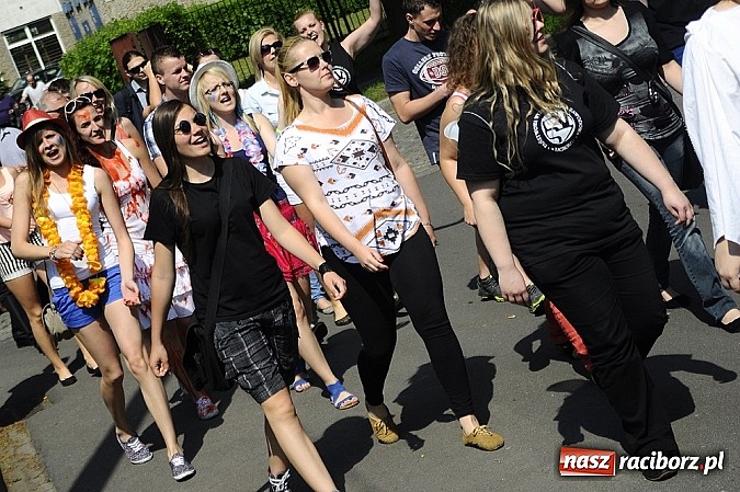Zdjęcie w galerii na portalu naszraciborz.pl: Raciborskie Juwenalia - przemarsz studentów wiadomości z regionu