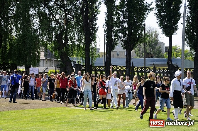 Zdjęcie w galerii na portalu naszraciborz.pl: Raciborskie Juwenalia - przemarsz studentów wiadomości z regionu