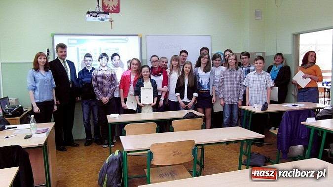 Zdjęcie w galerii na portalu naszraciborz.pl: Mistrzowie w języku angielskim wiadomości z regionu