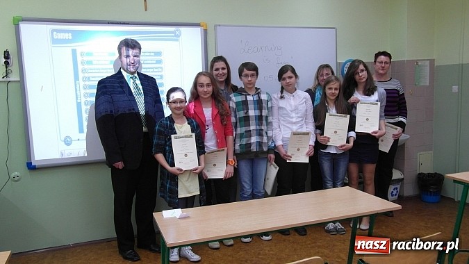 Zdjęcie w galerii na portalu naszraciborz.pl: Mistrzowie w języku angielskim wiadomości z regionu