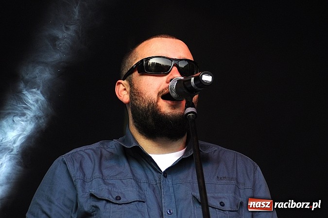 Zdjęcie w galerii na portalu naszraciborz.pl: Abradab i Tabu rozbujali studentów wiadomości z regionu