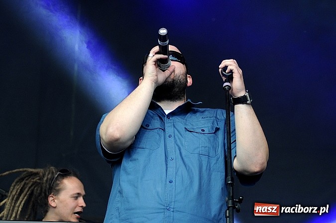 Zdjęcie w galerii na portalu naszraciborz.pl: Abradab i Tabu rozbujali studentów wiadomości z regionu