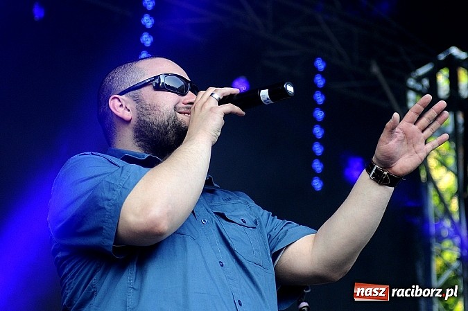 Zdjęcie w galerii na portalu naszraciborz.pl: Abradab i Tabu rozbujali studentów wiadomości z regionu