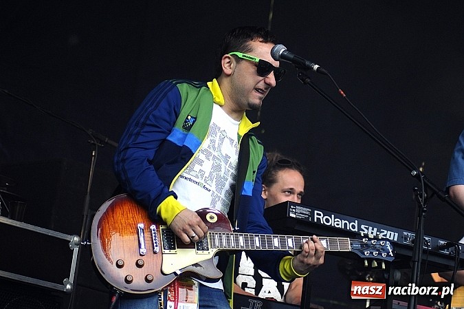 Zdjęcie w galerii na portalu naszraciborz.pl: Abradab i Tabu rozbujali studentów wiadomości z regionu