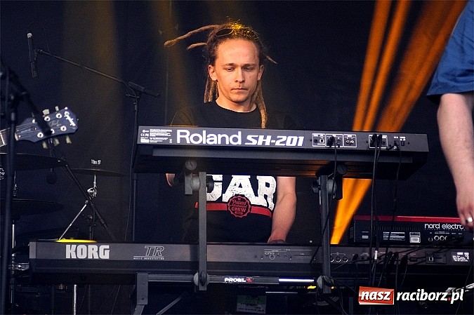 Zdjęcie w galerii na portalu naszraciborz.pl: Abradab i Tabu rozbujali studentów wiadomości z regionu