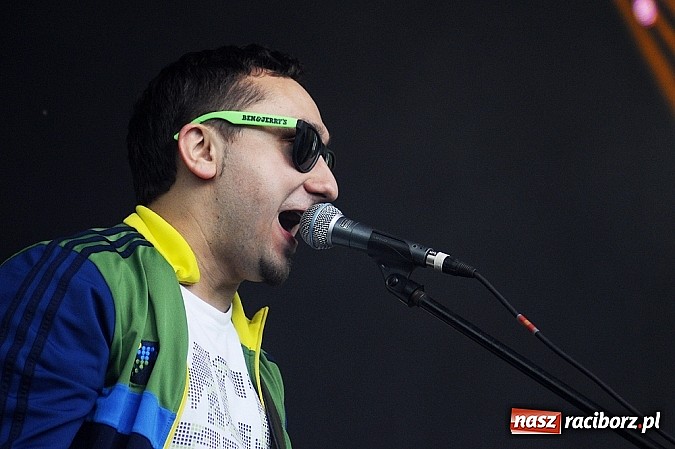 Zdjęcie w galerii na portalu naszraciborz.pl: Abradab i Tabu rozbujali studentów wiadomości z regionu