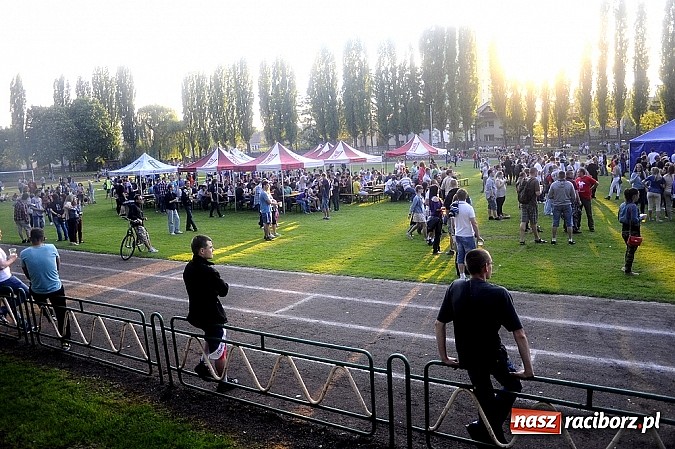 Zdjęcie w galerii na portalu naszraciborz.pl: Abradab i Tabu rozbujali studentów wiadomości z regionu