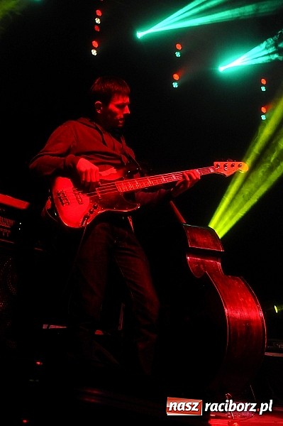 Zdjęcie w galerii na portalu naszraciborz.pl: Abradab i Tabu rozbujali studentów wiadomości z regionu