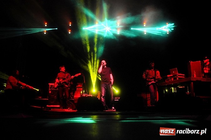 Zdjęcie w galerii na portalu naszraciborz.pl: Abradab i Tabu rozbujali studentów wiadomości z regionu