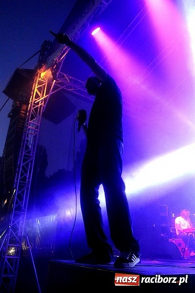 Zdjęcie w galerii na portalu naszraciborz.pl: Abradab i Tabu rozbujali studentów wiadomości z regionu