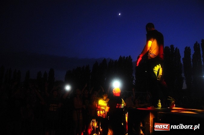 Zdjęcie w galerii na portalu naszraciborz.pl: Abradab i Tabu rozbujali studentów wiadomości z regionu