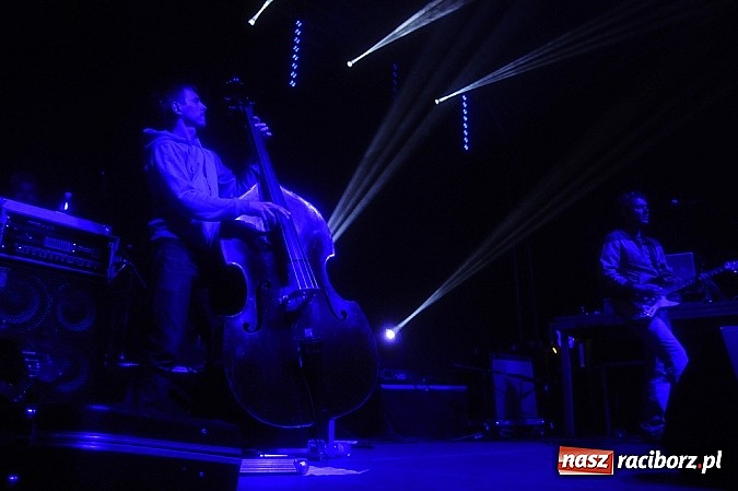 Zdjęcie w galerii na portalu naszraciborz.pl: Abradab i Tabu rozbujali studentów wiadomości z regionu