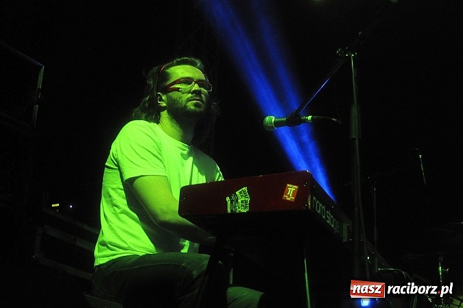 Zdjęcie w galerii na portalu naszraciborz.pl: Abradab i Tabu rozbujali studentów wiadomości z regionu