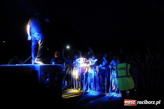 Zdjęcie w galerii na portalu naszraciborz.pl: Abradab i Tabu rozbujali studentów wiadomości z regionu